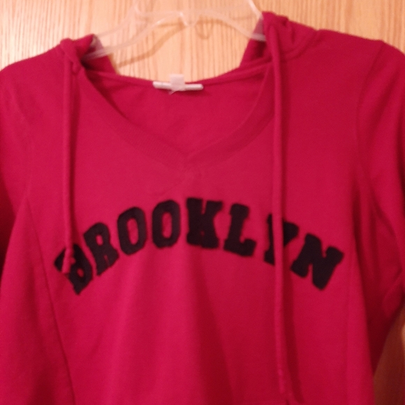 Currants Red Sweatshirt Size Large - Picture 10 of 12